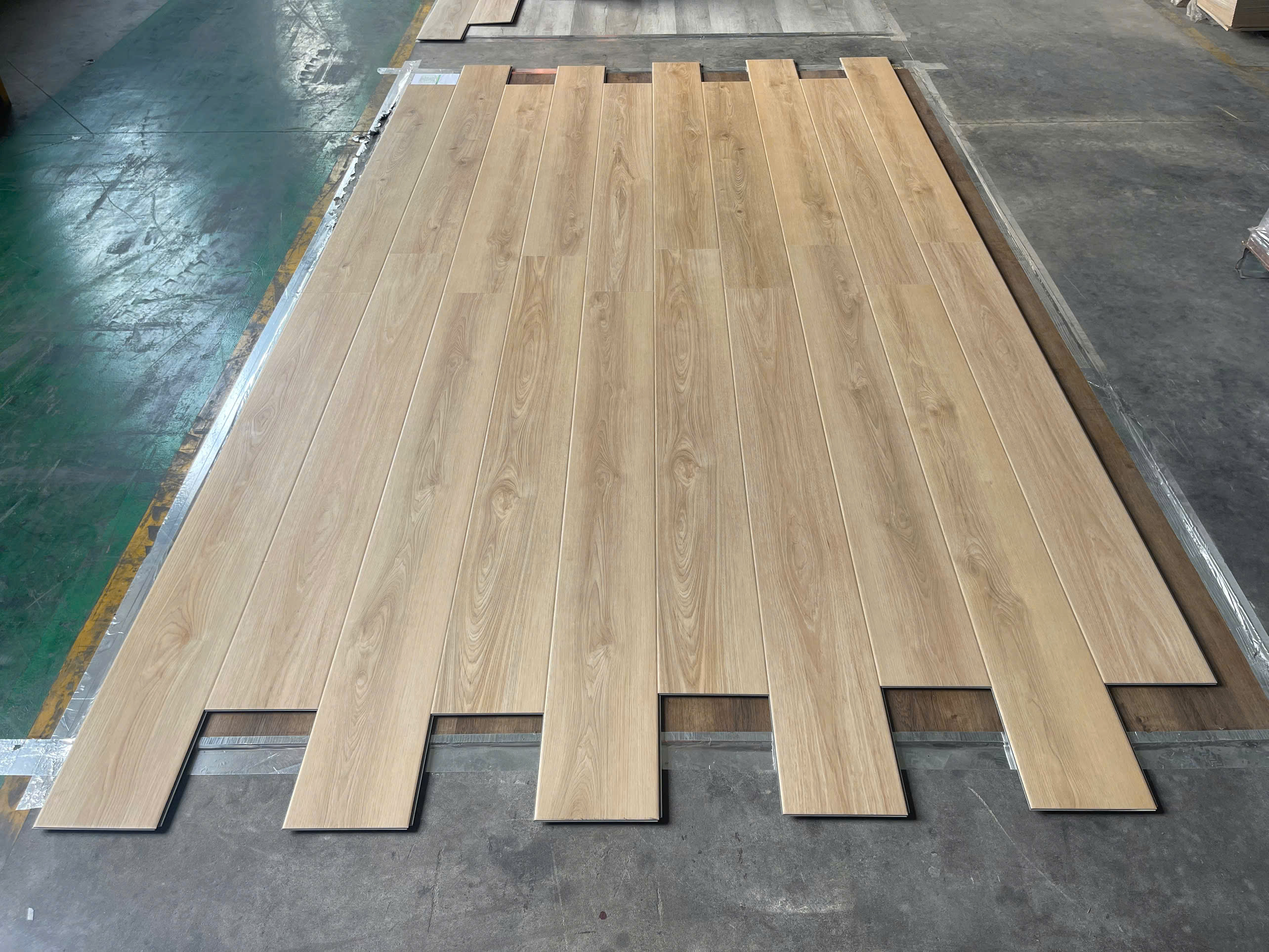 SKU LSPC:203: 1825 x 225 x 10mm _wl:0.5mm Ván trơn